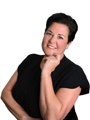 Portrait of Karen Daley, REALTOR®.